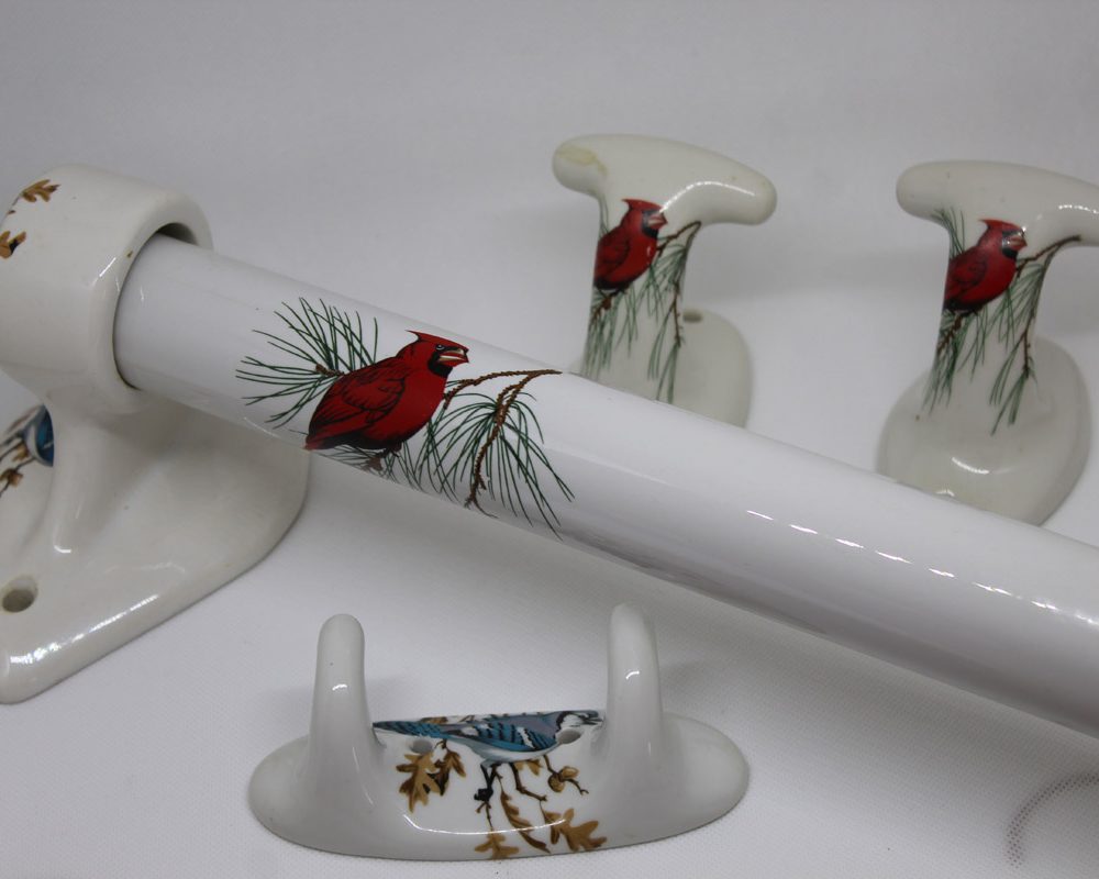 towel rail and hooks porcelaine de paris The French Antique Store