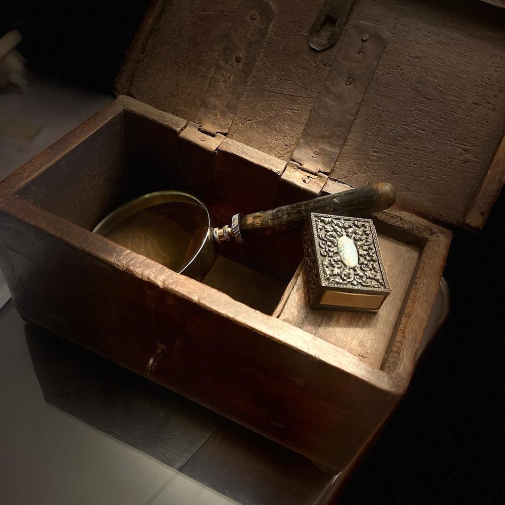 Early 18th Century French Bible Box The French Antique Store 7