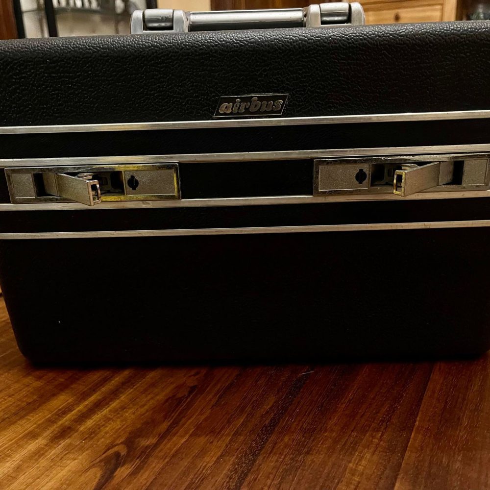 Airbus Vanity Case 1950-70 vintage airline luggage the french antique store 242_n12