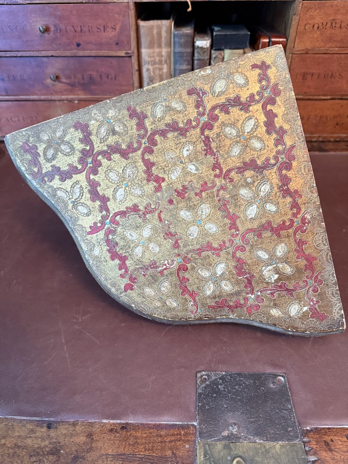 Vintage Italian Florentine Corner Shelf - Image 4